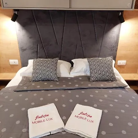 Julija Mobile Lux Kamp